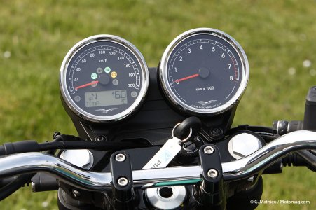 Moto Guzzi V7 III Special : tableau rétro